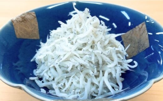 釜揚げしらす 約600g (約300g×2袋) 浜で瞬時に釜出し 高知のしらす 【グレイジア株式会社】 [ATAC079] 釜出し 小分け 魚 さかな  国産しらす ちりめん じゃこ 鰯 いわし しらす丼 海鮮丼 ご飯 おつまみ 加工品 ふりかけ 海の幸 魚介