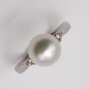 1959 【真珠科学研究所オーロラ花珠鑑別書付】Pt 　あこや本真珠8.0㎜up　ダイヤモンド0.04ct 　リング