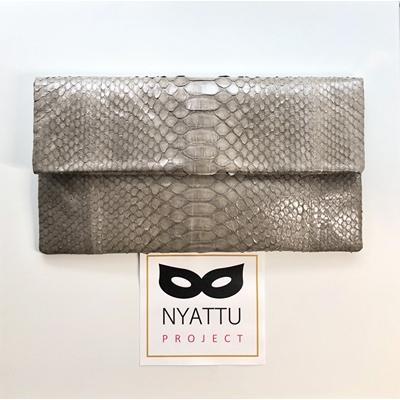 ふるさと納税 清須市 NYATTU PROJECT　天然パイソン革(ヘビ革)　クラッチバックS　モカベージュ
