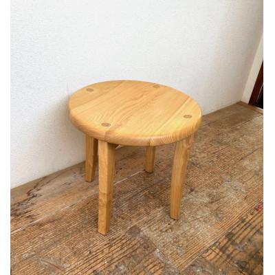 ふるさと納税 藤枝市 栗の木製　少し大きめでゆったり　丸スツールL　スツールとは呼べない座り心地 |  | 02