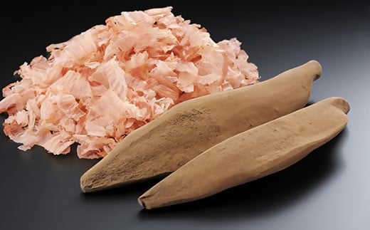 枕崎産本枯節1.5kg&削り器「オカカ」 D0-3 【1457809】 かつお 鰹 カツオ 枯節 削り器 海鮮 魚介 鹿児島県 枕崎 産直 産地直送 国産 常温 花かつお 贈答 ギフト 鰹節 かつお節