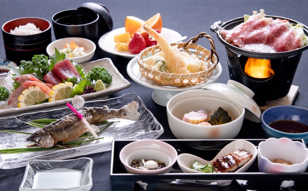 【平日限定】源泉かけ流し温泉付き離れ宿 ペア宿泊チケット（一泊二食付き）