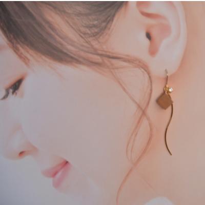 ふるさと納税 那賀町 木のアクセサリー桜ピアスK16GPゆらなみスリーThREE |  | 01