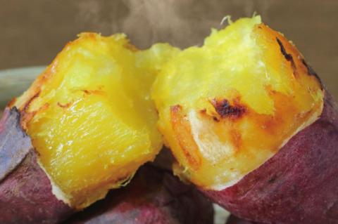 EY-39　【6ヶ月定期便】熟成シルクスイート冷凍焼き芋約1.2kg+おまかせ品種さつまいも　合計約1.3kg