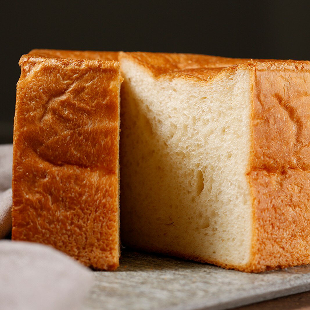 【ふるさと納税】京王プラザホテル パン・ド・ミ～バターミルク～2個セット パン 食パン 冷凍パン リッチ 焼きたて 急速冷凍 北海道産 小麦 バター はちみつ 朝食 朝ごはん おやつ 東京 新宿 0041-022-S07