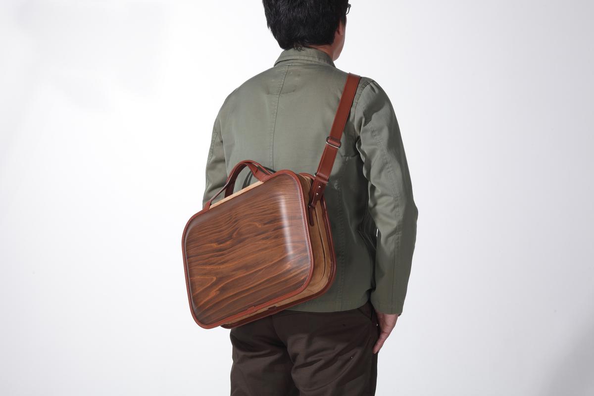 木製バッグ 【monacca-bag/Roots Landブラウン（B4サイズ対応 ）】 ビジネスバッグ 木製ビジネスバッグ 鞄 カバン バッグ 木のかばん メンズ レディース ファッション 木製 木