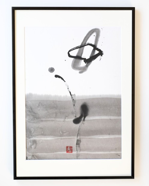 
                  福岡市ゆかりの墨象作品《流紋》原画（A3額装）／「結びゆくものたち」三部作より
                