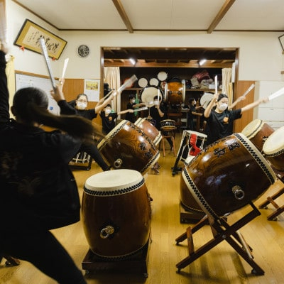 
＜楽土庵宿泊+越中いさみ太鼓見学付き＞絹の部屋、夕朝食付き(スペシャルディナー)ペア宿泊券【1446930】
