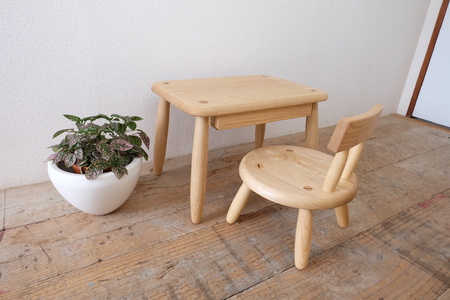 子供 机 キッズ デスク おしゃれ 木製 木育 男の子 女の子 無垢材 国産 栗の木 栗材 インテリア 藤枝家具 木工品 日用品 遊木舎 G139 TOY キッズ デスク 静岡県 藤枝市 ( 子供用机