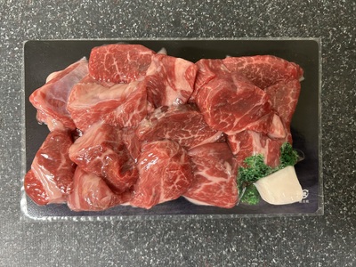 【神戸牛 牝】角切り肉:1kg 川岸畜産 (18-17)【冷凍】