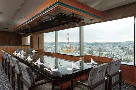 【八王子市ふるさと納税】京王プラザホテル八王子　黒毛和牛と魚介のコース　ランチペア御食事券（1組2名様） | 和牛