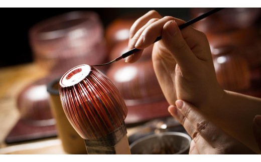 食卓に、万華鏡のひとしずく。漆硝子のきらめきを。