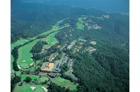 D-15　ゴルフプレー券【ラフォーレ修善寺＆カントリークラブ】《土曜日2名様》