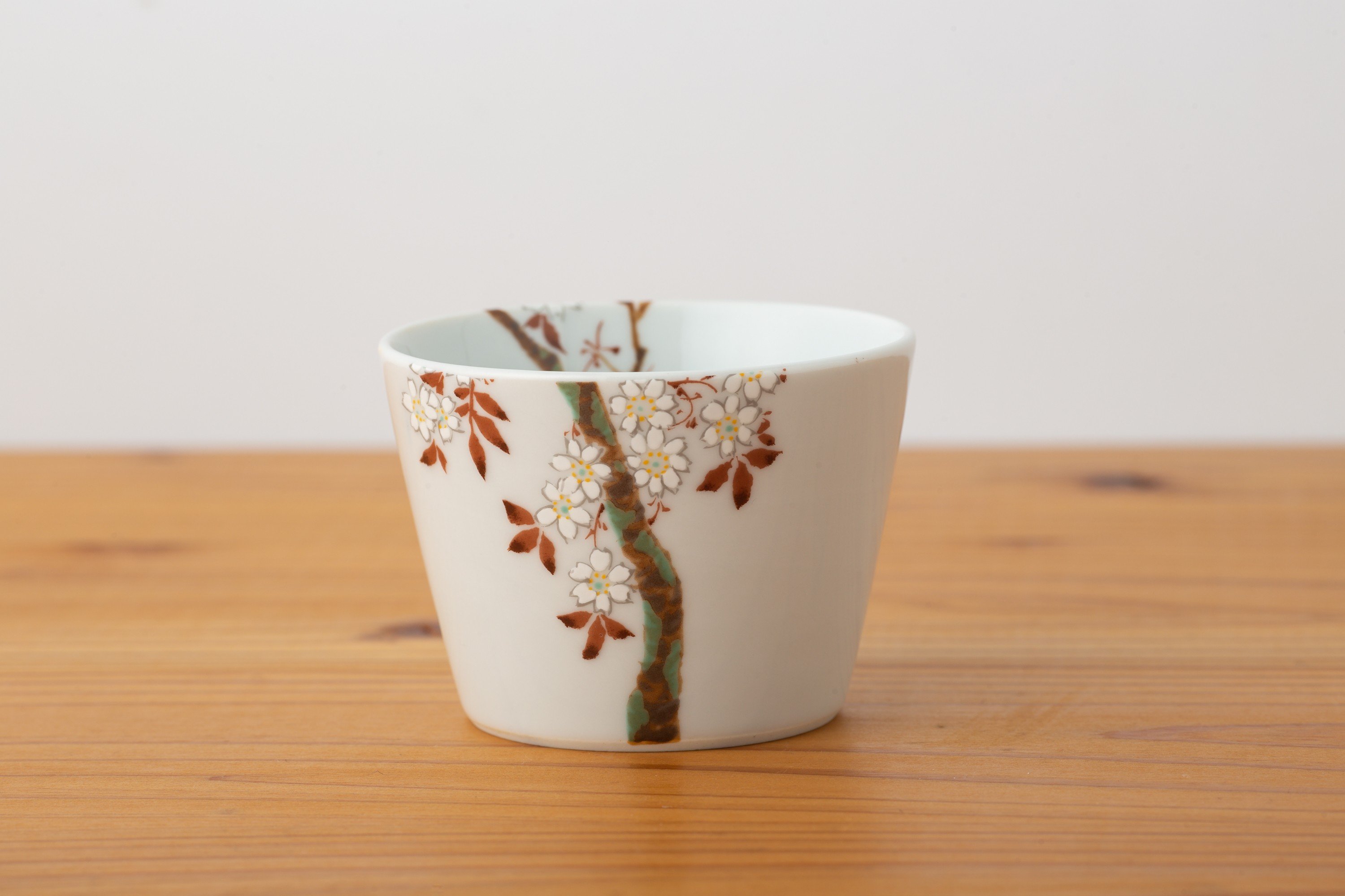 
            有田焼 四季の宴 ミニそば猪口 ぐい吞み (さくら) 福泉窯 中山陶和堂
          