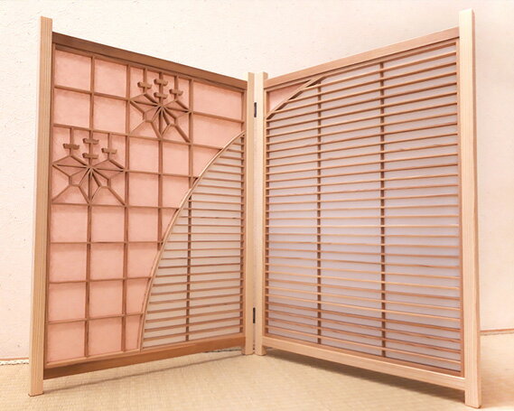 【ふるさと納税】杉材使用のミニ屏風「組子屏風（二面屏風）」《サイズ（片面）：約H600mm×W430mm》木を曲線に曲げ、組子を取り入れたデザイン 職人の手作り オリジナル商品 加茂市 高井建具