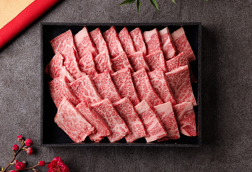 【お届け内容】
神戸牛肩ロース焼肉切り落とし
※黒折箱に入ったこの返礼品は、贈り物としても最適です。