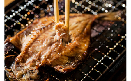 小田原ひもの詰合せ　SA30【惣菜 魚 干物 ひもの お取り寄せ 御中元 お中元 お歳暮 父の日 母の日 贈り物 家庭用 自宅用 贈答品 贈答用 ギフト 定番 朝食 朝ごはん 国産 中あじ  神奈川県