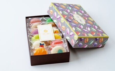 【絵本の代金の一部はこども食堂へ寄附されます】 絵本 「だれでものいえへ」と、おばけマカロン12個セット | 絵本 マカロン 洋菓子 埼玉県 草加市