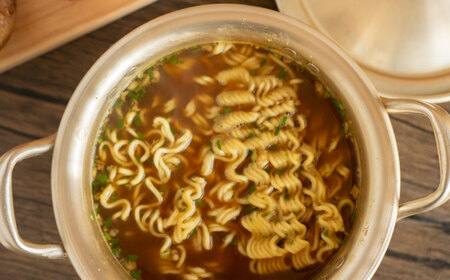 よこすか海軍カレーラーメン 94.5g（めん80g）×30個 [AKDZ003] ラーメン
