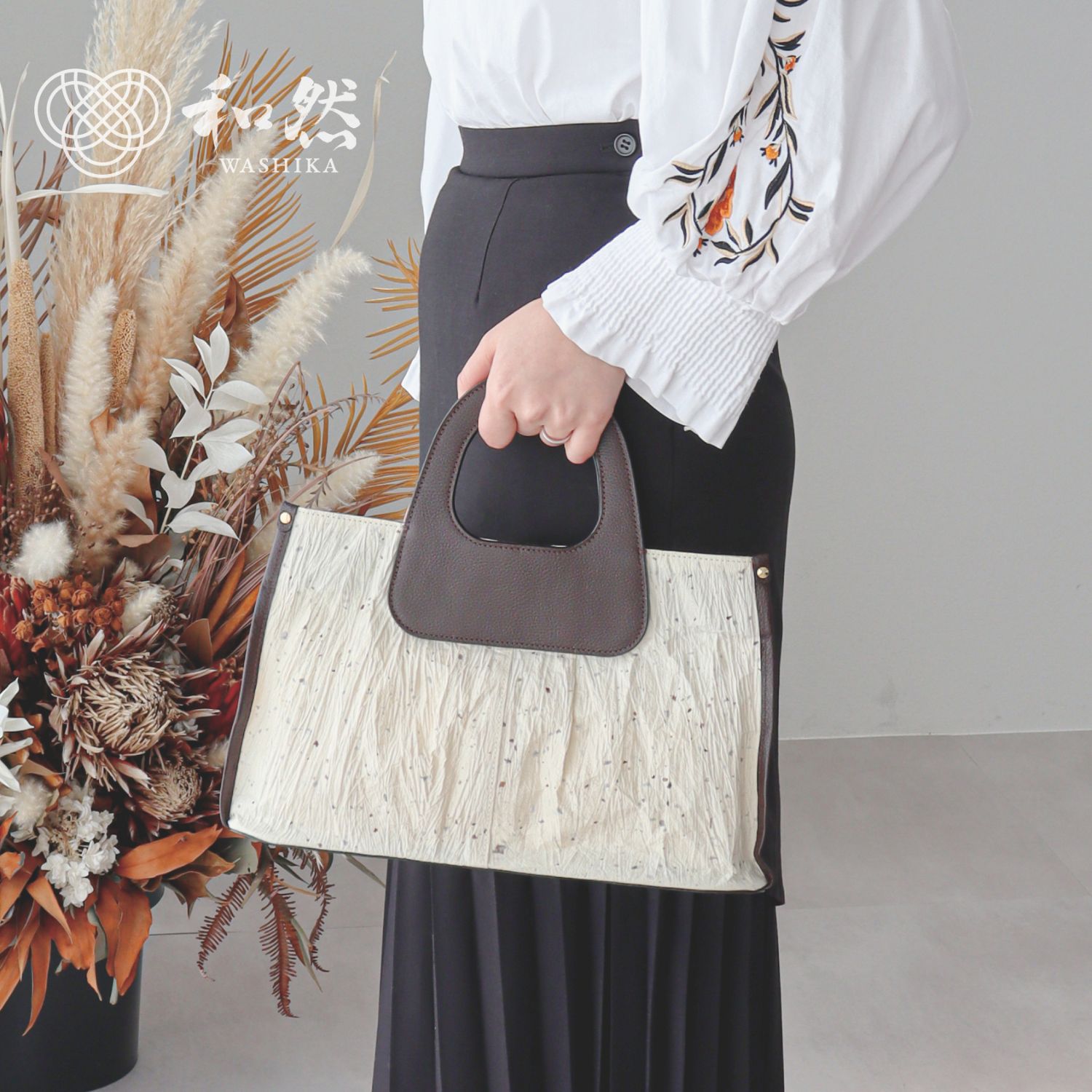 【ふるさと納税】 ≪選べるカラー≫【和然WASHIKA】グラフィカルハンドバッグ 美濃の手漉き 和紙 × 本革 Meguri － 環 － Graphic Handle Bag カバン かばん 鞄 バッグ 手提げかばん ファッション レディース 和雑貨 牛革 飛騨 美濃和紙 71000円 7万千円 TG 岐阜県 大垣市