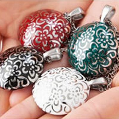 ふるさと納税 三条市 純チタン ネックレス 花玉(ハナダマ)平 大・赤 [leger(レジエ)]【052P006】 |  | 01