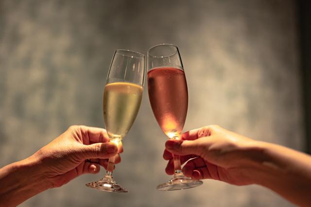 週末に楽しむ 大人の飲み比べ体験 個性を楽しむ塩尻スパークリング3選 | ワイン わいん ワイン スパークリングワイン お酒 おさけ 酒 さけ メルロ ロゼ ナイアガラ 五一わいん 林農園 アルプス 