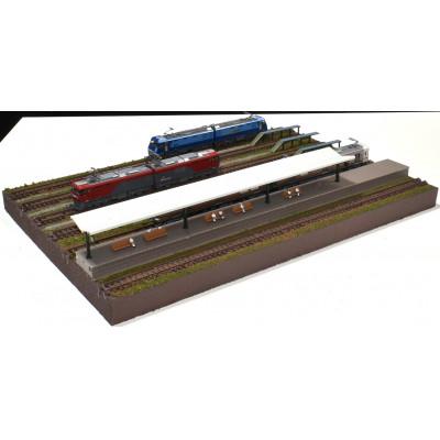 ふるさと納税 南箕輪村 Nゲージ用 鉄道ジオラマ展示台 37x26cm 島式ホームと4線ヤード(洗浄台付き/女子高生付き) |  | 02