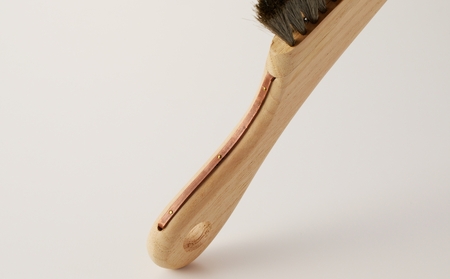 〈伝統工芸〉静電気除去ブラシ／宮川刷毛ブラシ製作所