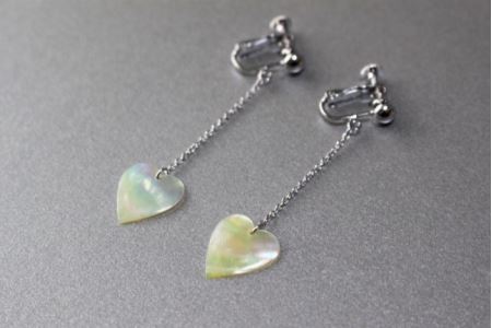 アクセサリー イヤリング 貝 貝殻 三重県 伊勢志摩 志摩市 プレゼント 貝細工 真珠貝 ロジウム アコヤ貝 アコヤ / 貝のイヤリング【ハート】アコヤ