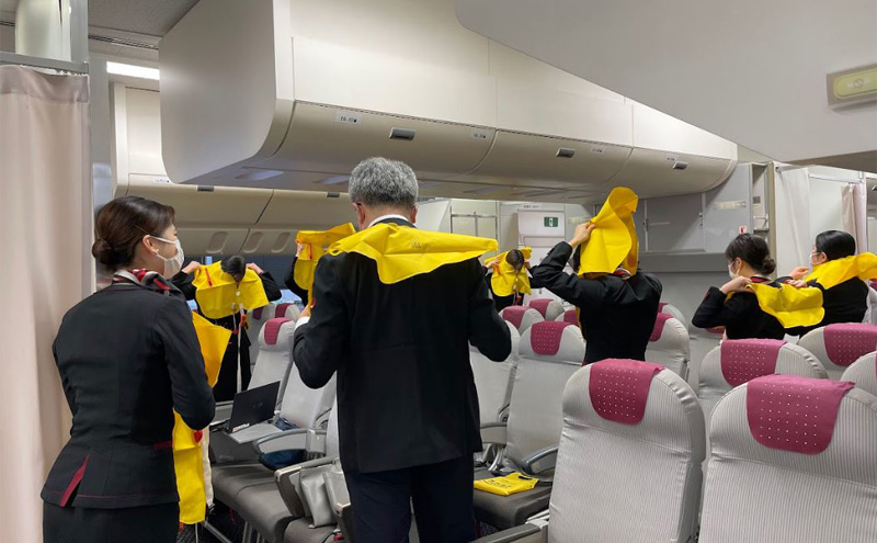 【2月21日(土)開催】 JAL 客室乗務員体験プログラム(1名様) 体験 体験型プログラム 客室乗務員 日本航空 職業体験 ドリンクサービス 機内アナウンス ビジネスクラス 機内食 大田区 東京都