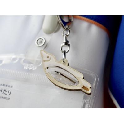 ふるさと納税 上越市 新デザイン登場!!上越市立水族博物館ペンギンの羽キーホルダー |  | 03