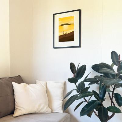 ふるさと納税 茅ヶ崎市 湘南・茅ヶ崎で描く、海を感じるイラストアート『ジークレーアートフレーム　SL-15』(大:四つ切) |  | 01