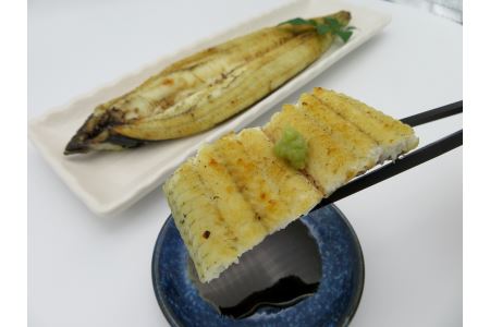 でかい！！計800ｇ以上！！焼きたて冷蔵直送便♪【九州産うなぎの特選白焼き4尾】YS0006