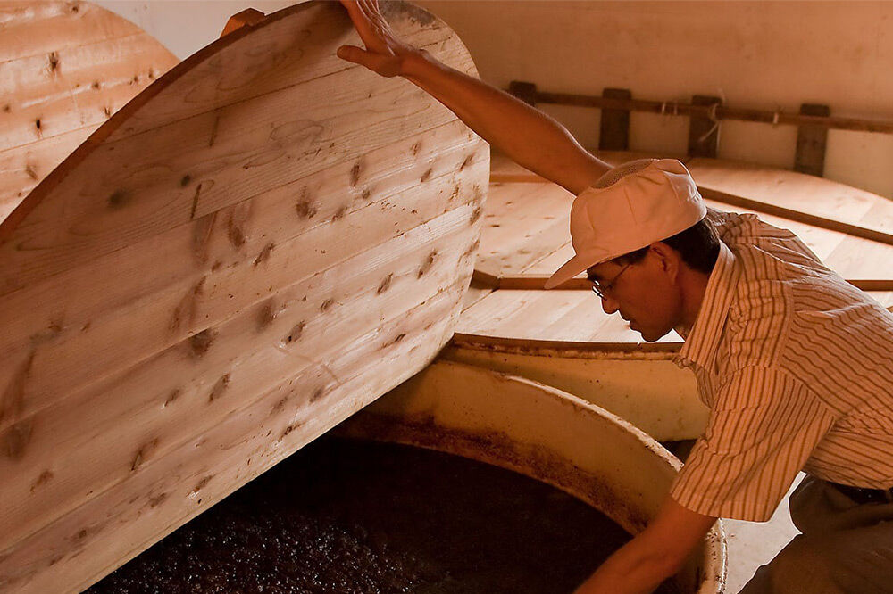 秋田しょっつる タイ魚醤 130g×2本【簡易包装での発送】 [調味料 塩魚汁 魚醤 日本三大魚醤 ナンプラー かくし味 味付け 料理 国産 秋田]