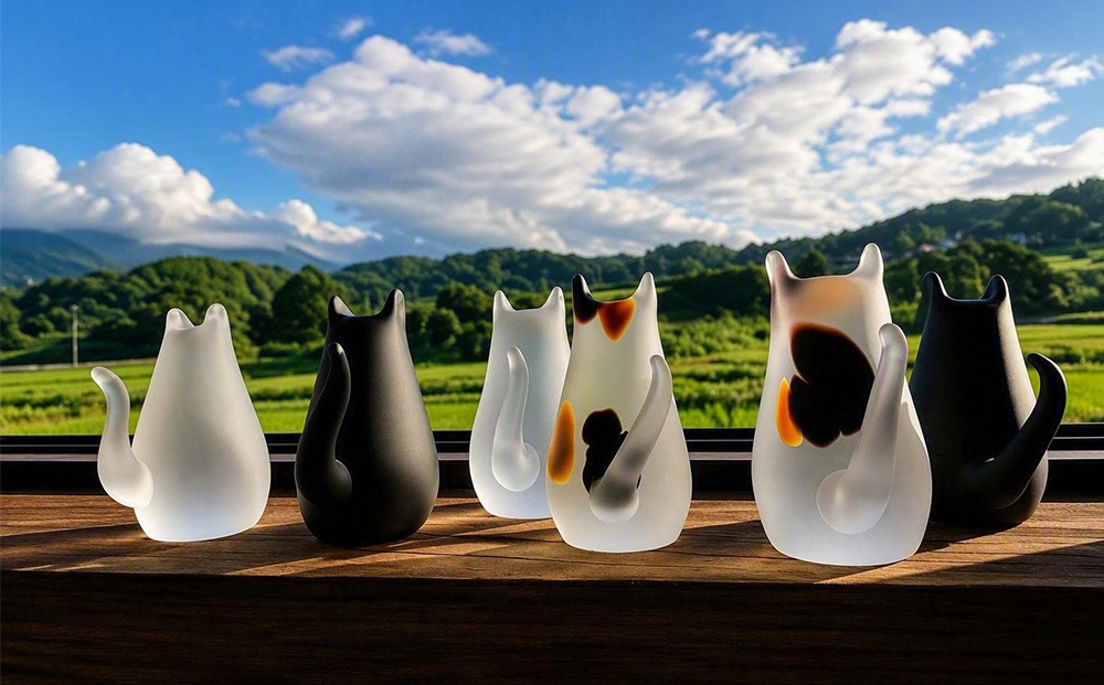 
                  猫リングホルダー 選べる種類（白猫・黒猫・三毛猫）| ガラス製品 猫モチーフ リングスタンド 指輪置き 指輪ホルダー アクセサリースタンド ジュエリースタンド ガラス工芸 ハンドメイド 作家作品 猫雑貨 ねこ雑貨 ネコグッズ インテリア雑貨 オブジェ 置物 癒しグッズ プレゼント ギフト 誕生日 記念日 女性向け かわいい おしゃれ 人気 おすすめ 加賀百万石 北陸 北陸復興 北陸支援
                