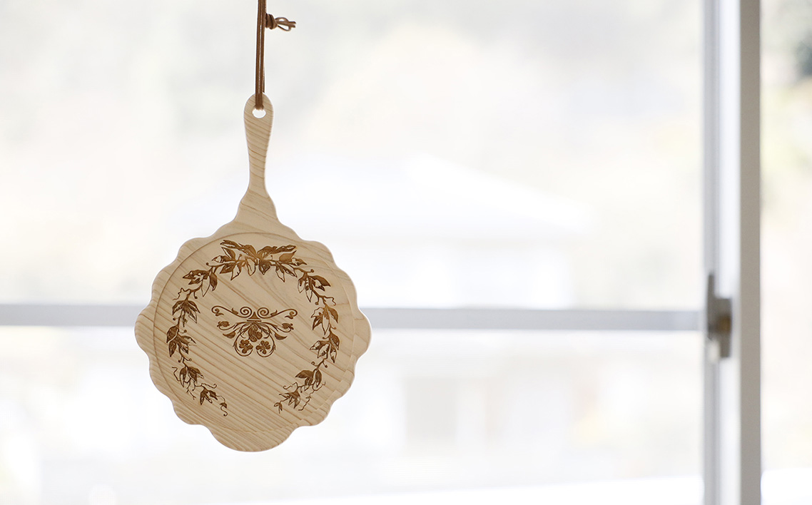 No.1111 まるで手鏡のような鍋敷き A