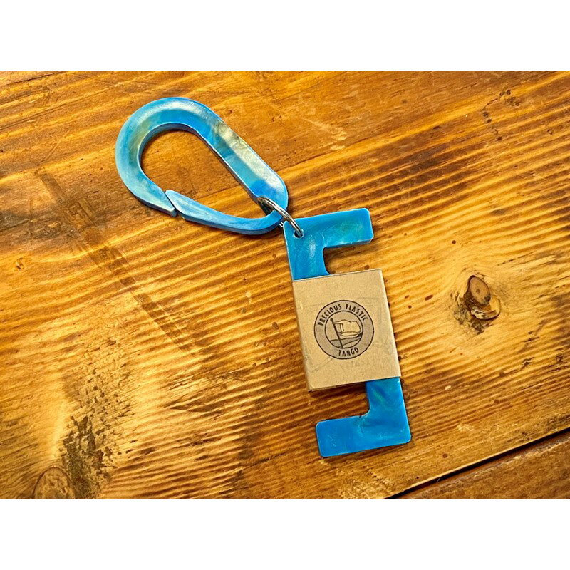 【ふるさと納税】Precious Plastic カラビナキーホルダー ＆ スマホスタンドセット 雑貨 小物 ファッション雑貨 キーホルダー スマホ立て セット ギフト カラビナ 再生プラスチック SDGs