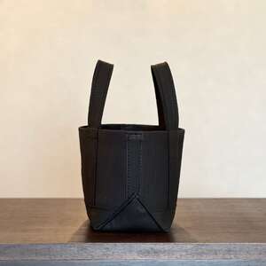 《Milih×NARA》オールブラックの"鹿"刺繍トート S【cbm02】