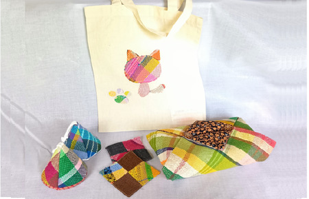 【思いやり型返礼品】さをり織り お家セット（なべつかみ×2・コースター×２・エコバッグ・ティッシュボックスカバー） 障がい者支援 福祉作業所