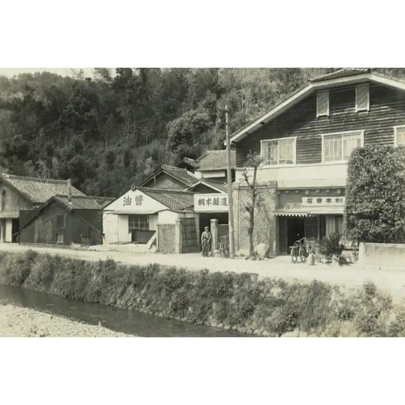【6ヶ月定期便】美味しょうゆ　1L×2本 / 和歌山県 田辺市 醤油 しょう油 天然醸造 かけ醤油 こいくち醤油【toz021-tk】 