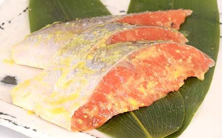 天然厚切紅鮭 食べ比べセット 西京漬 2切×2袋、粕漬 2切×2袋 (計8切) 魚 切り身 漬け 粕漬け 西京焼き 西京漬 海鮮 鮭 しゃけ シャケ北海道 釧路 北海道 あいちょう リピート リピータ