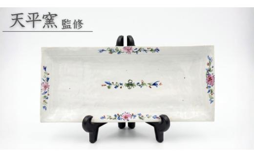 
                  天平窯 色絵花唐文長皿
                