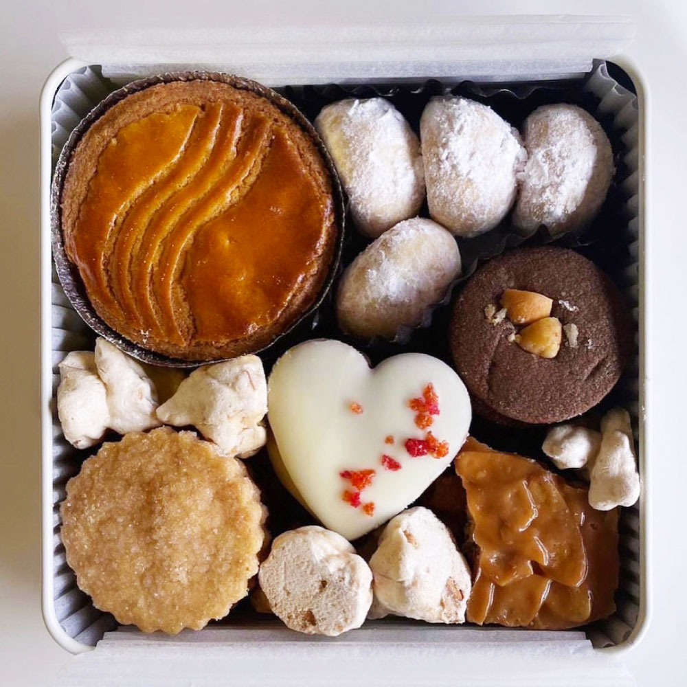 【ふるさと納税】クッキー缶 人気の焼き菓子 詰め合わせ 7種 合計25個入り クッキー 洋菓子 お菓子 手土産 菓子折り ギフト フロランタン マカダミア ショコラ 【2026年1月下旬-4月下旬まで順次発送予定】