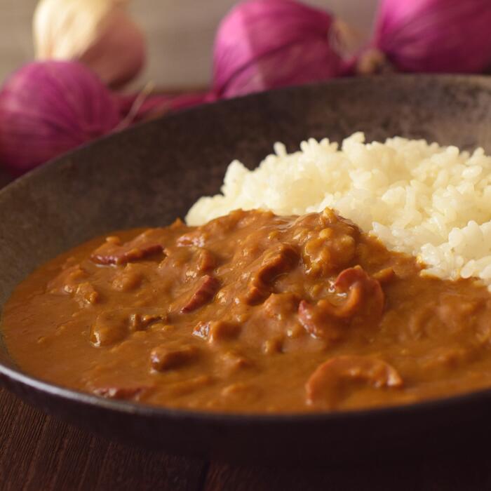 【ふるさと納税】本マグロ ホルモンカレー 200g×2箱セット ご当地カレー｜本まぐろ 海鮮 魚介 スパイシー ホルモン 希少 カレー レトルト コリコリ食感 アレンジ多彩 ご当地グルメ お取り寄せ ギフト 保存食 非常食 冷蔵 常温対応 常備 高知県 大月町産