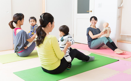No.243 【ママさんの心と体のケアも】親子ヨガレッスン