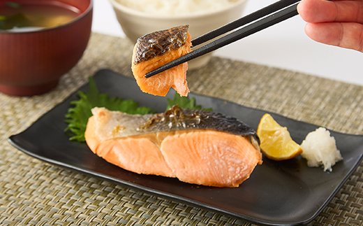 【正規品】厚切りプレミアム塩銀鮭切身 1.5kg(12〜18切入)【配送不可地域：離島】【1697770】