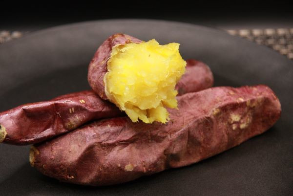 
            熟成 蜜焼き芋 ねっとり 甘い 焼き芋 (400×2P) スイートポテト (6個) セット 低温焼き 紅はるか べにはるか 自社農場 栽培 直送 高糖度 熟成貯蔵 食物繊維 ビタミン ダイエット 健康 ギフト 贈答用 スイーツ おやつ 茨城県 石岡市 (A22-009)
          