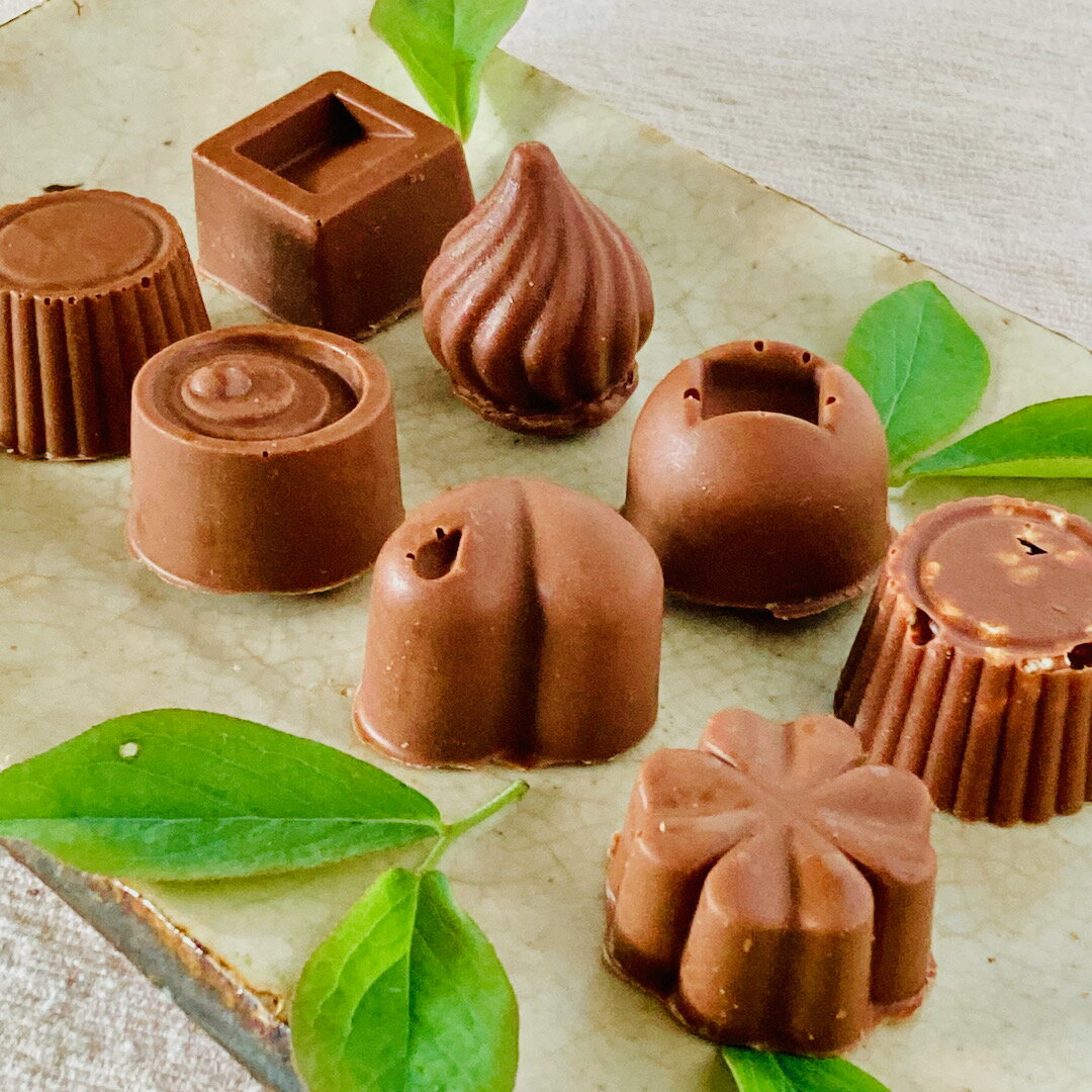 【ふるさと納税】ミニミルクチョコ詰合わせ＜8個＞白砂糖不使用 スイーツ お菓子 チョコレート プレゼント セット 詰め合わせ 冷蔵 送料無料