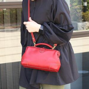 ＜カラー選択可能＞口枠ショルダーバッグ【福岡市内製造】 レッド