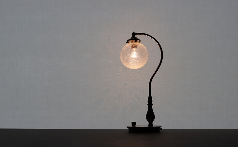 満月のテーブルスタンド 1個 ガラス 加工品 テーブルスタンド 照明 間接照明 透明 宙吹き 吹きガラス 硝子 手作り 工房 作品 インテリア 工芸品 雑貨 一点もの プレゼント 贈答 自家用 送料無